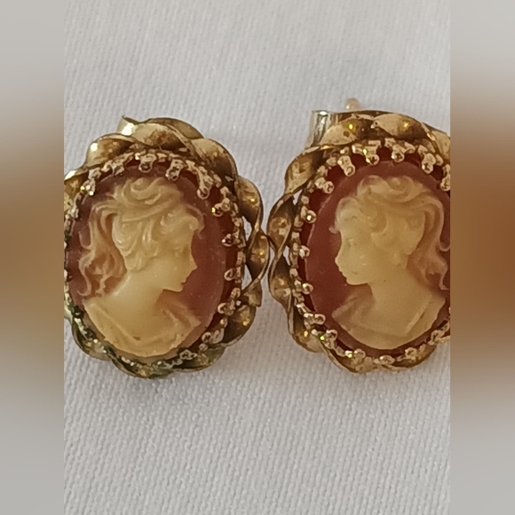 𝗘𝗹𝗲𝗴𝗮𝗻𝘁 𝗬𝗲𝗹𝗹𝗼𝘄 𝗚𝗼𝗹𝗱 𝗩𝗧𝗚.𝗖𝗮𝗺𝗲𝗼 𝗘𝗮𝗿𝗿𝗶𝗻𝗴𝘀 - Picture 4 of 7